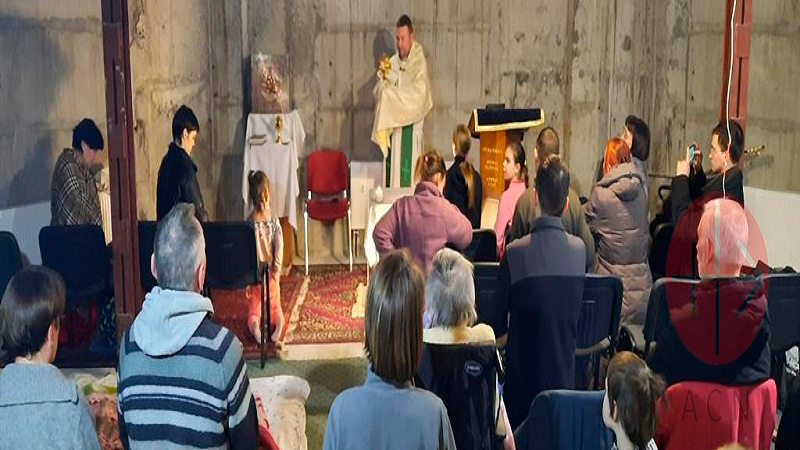 Ucrania adoracion en parroquia San Antonio de Kiev