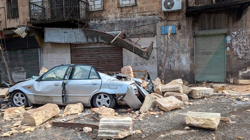 Siria Alepo terremoto auto con escombros
