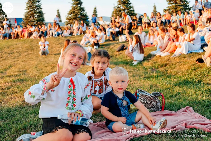 Ucrania campamento de verano en Programa de actividades pastorales para los jovenes de la Archieparquia de Ivano Frankovsk