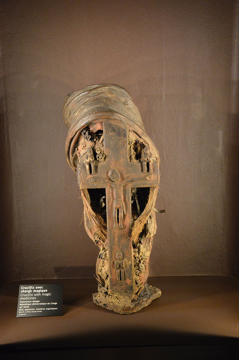 4.1. Crucifix avec charge magique Kongo Musee du quai Branly