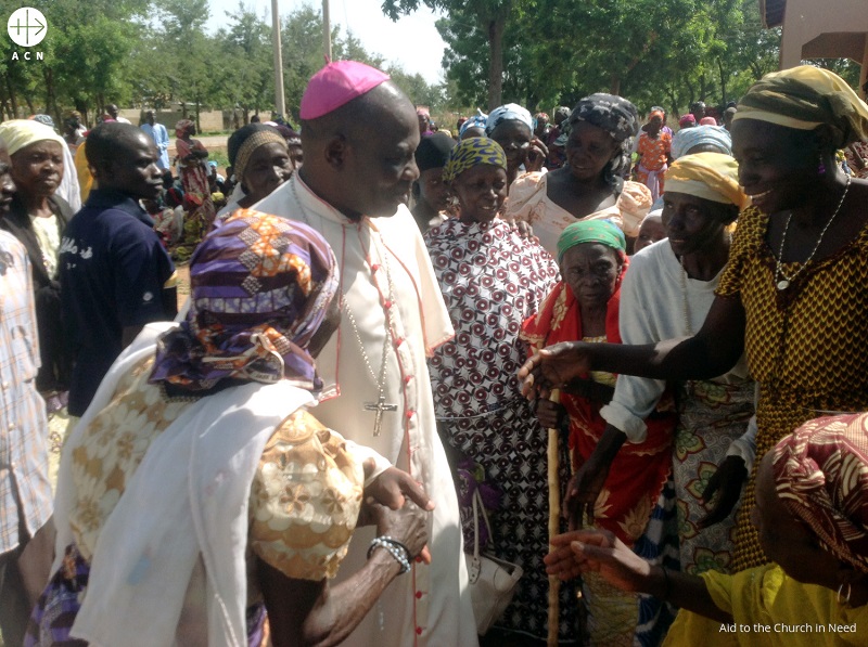 6.3. Nigeria obispo saluda gente
