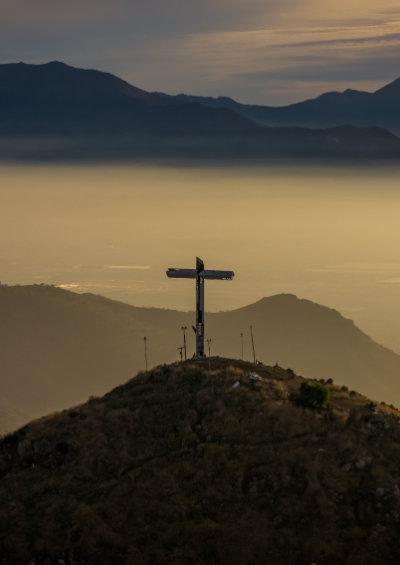 ¿DIOS SE HA PUESTO REALMENTE DE MODA?